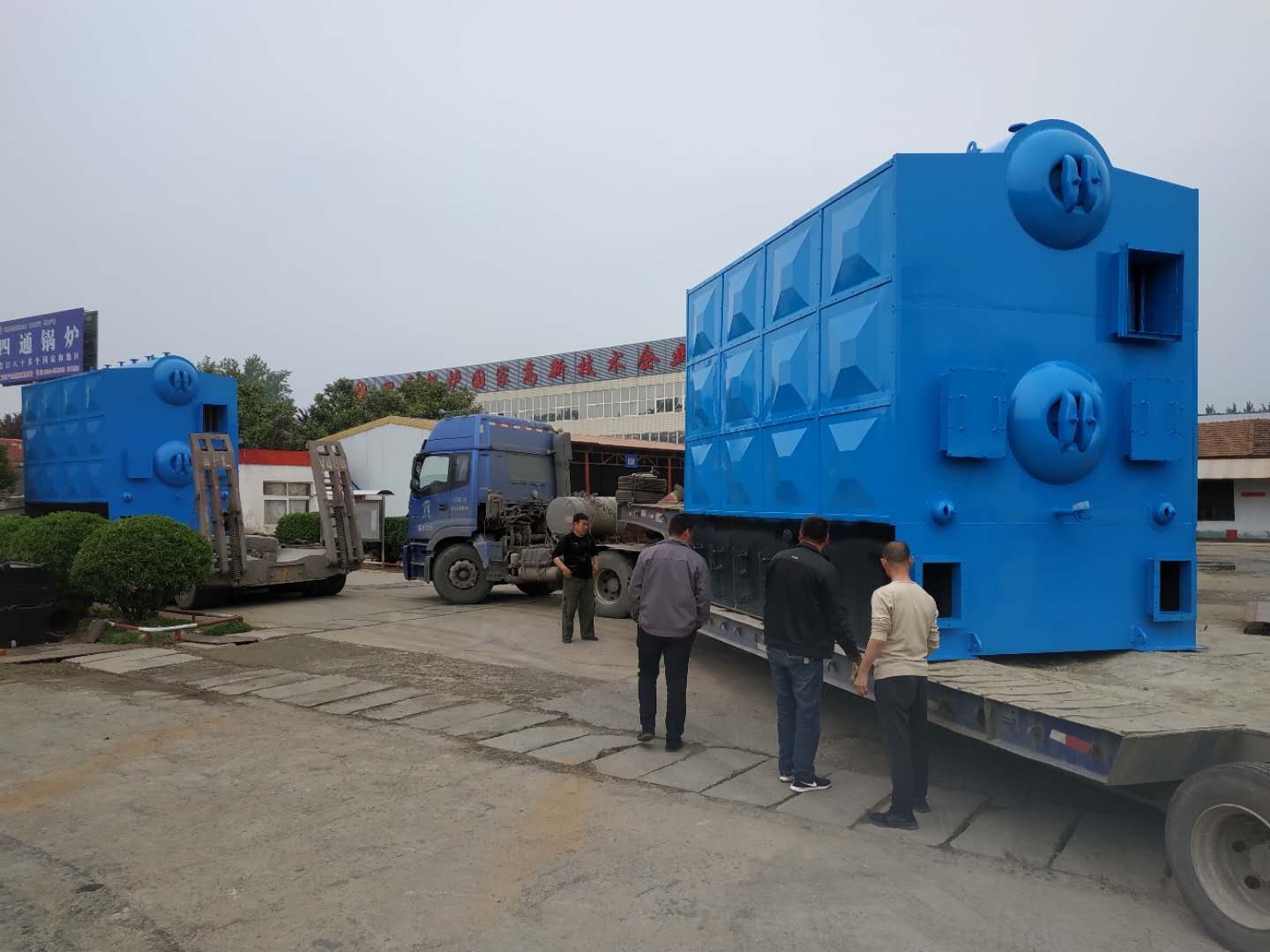 河南德尔盛热能科技有限公司2吨双锅筒燃煤蒸汽锅炉出口装车发货